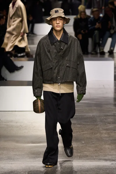 Look 32